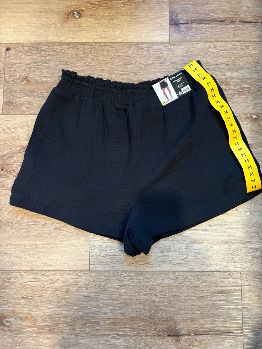 Women’s Billabong Black Elastic-Waist Shorts size Medium NWT